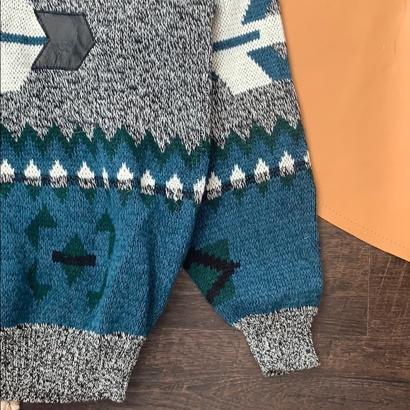 Urban works vintage sweater with leather patches - Picture 3 of 4